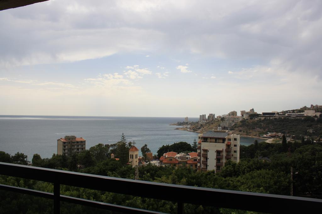 Camelot Hotel Jounieh Exterior foto