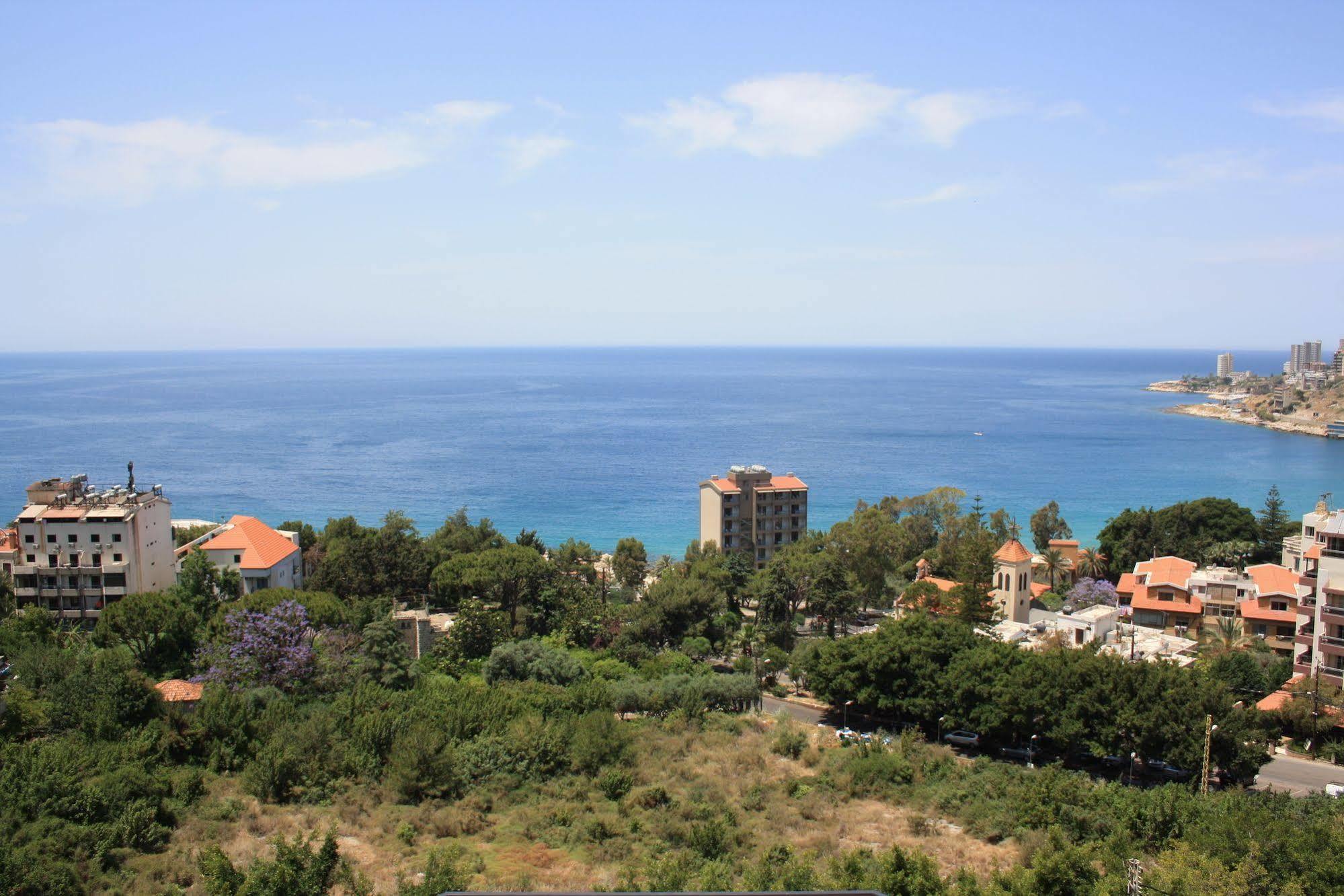 Camelot Hotel Jounieh Exterior foto